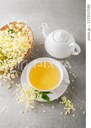 Elderflower tea Elderflower tea 137032586
