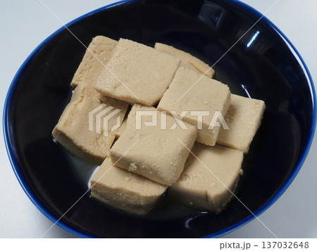 高野豆腐煮びたし、妻の手作り家庭料理、家庭で楽しむ夕ご飯、幸せ家族 高野豆腐煮びたし、妻の手作り家庭料理、家庭で楽しむ夕ご飯、幸せ家族 137032648