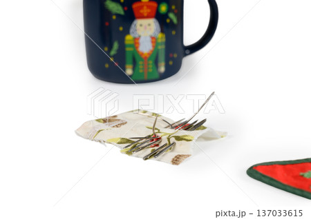 Beautiful Sewing Kit with Christmas Decor Festive Craft Set Beautiful Sewing Kit with Christmas Decor Festive Craft Set 137033615