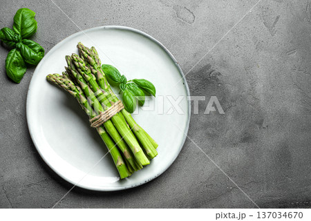 Bunch of green asparagus 137034670