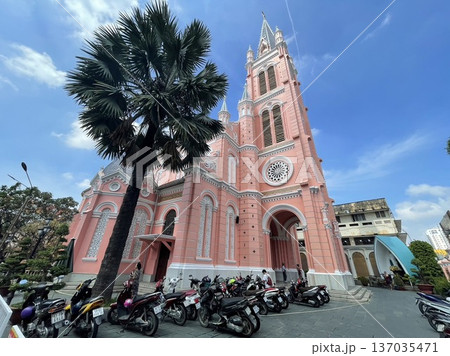ベトナム、ホーチミンのタンディン教会の外観 ベトナム、ホーチミンのタンディン教会の外観 137035471