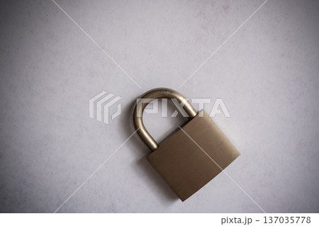 南京錠と鎖 南京錠と鎖 137035778