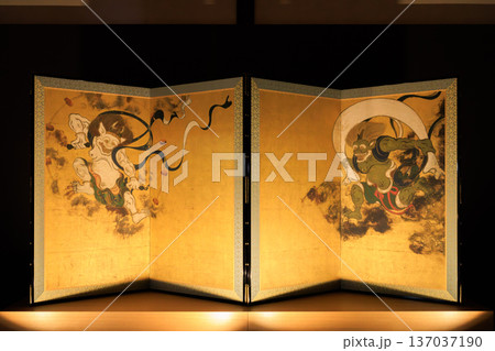 京都　秋の建仁寺　風神雷神図屏風 (高精細複製) 137037190