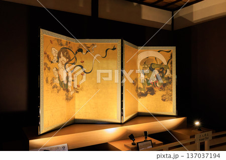 京都 秋の建仁寺 風神雷神図屏風 (高精細複製) 京都 秋の建仁寺 風神雷神図屏風 (高精細複製) 137037194