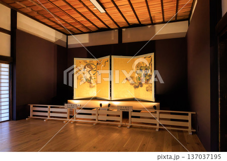 京都 秋の建仁寺 風神雷神図屏風 (高精細複製) 京都 秋の建仁寺 風神雷神図屏風 (高精細複製) 137037195