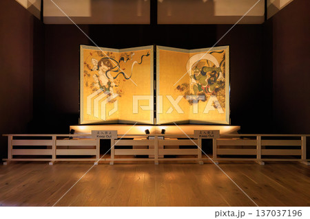京都 秋の建仁寺 風神雷神図屏風 (高精細複製) 京都 秋の建仁寺 風神雷神図屏風 (高精細複製) 137037196