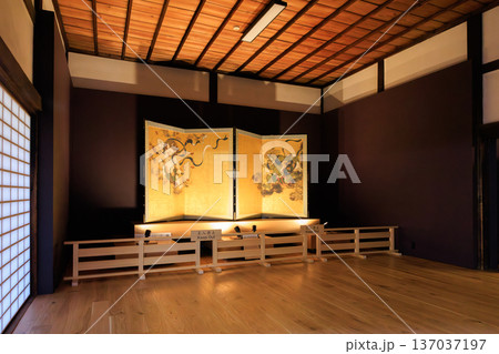 京都 秋の建仁寺 風神雷神図屏風 (高精細複製) 京都 秋の建仁寺 風神雷神図屏風 (高精細複製) 137037197