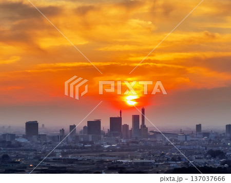 空撮「埼玉県」さいたま新都心と夕日の風景　さいたま市 137037666