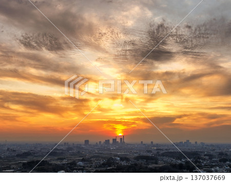 空撮「埼玉県」さいたま新都心と夕日の風景 さいたま市 空撮「埼玉県」さいたま新都心と夕日の風景 さいたま市 137037669