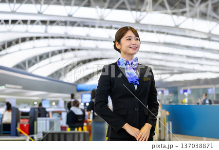 空港グランドスタッフの歓迎 ■撮影協力：関西国際空港（KIX） 137038871