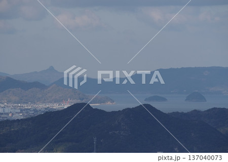 左奥に五剣山 137040073