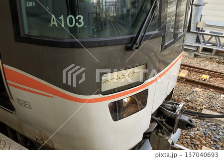 名古屋駅に停車中の383系ホームライナー瑞浪 名古屋駅に停車中の383系ホームライナー瑞浪 137040693