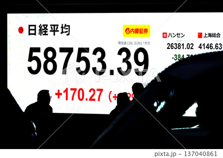 日本の東京都市景観最高値更新5万8753円39銭株価/終値。一時初の5万9000円台乗せ＝2月26日 137040861