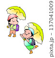 雨の日投稿する小学生 137041009