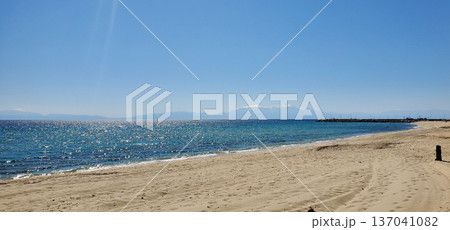 beautiful seascape. clean, clear turquoise water and small waves 137041082