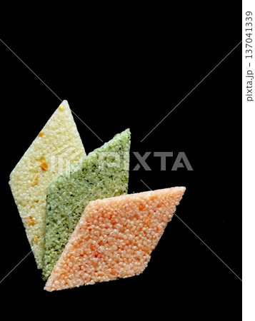 桃の節句の和菓子 ひしおこし 三色 俯瞰 桃の節句の和菓子 ひしおこし 三色 俯瞰 137041339