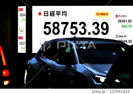 日本の東京都市景観最高値更新5万8753円39銭株価/終値。一時初の5万9000円台乗せ＝2月26日 137041828
