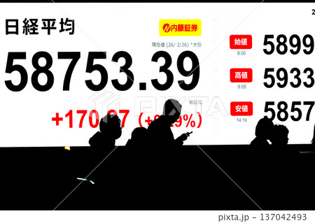 日本の東京都市景観最高値更新5万8753円39銭株価/終値。一時初の5万9000円台乗せ＝2月26日 137042493