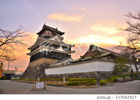 《愛知県》清須市 夕暮れの清州城 《愛知県》清須市 夕暮れの清州城 137042927