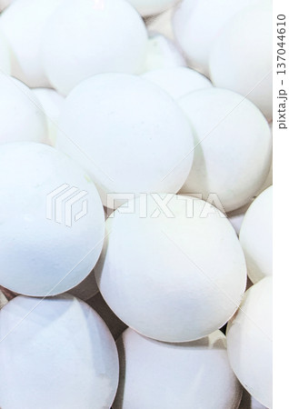 White chicken eggs close-up. Easter egg background. Beautiful white eggs 137044610