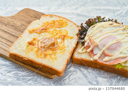 食パンに挟むベーコンエッグ 食パンに挟むベーコンエッグ 137044680