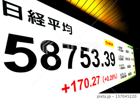 日本の東京都市景観最高値更新5万8753円39銭株価/終値。一時初の5万9000円台乗せ＝2月26日 137045220