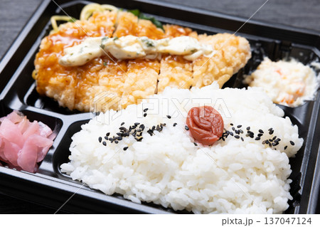 おいしいチキン南蛮弁当 おいしいチキン南蛮弁当 137047124