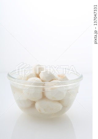 洗った里芋 137047331