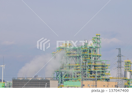 田原市のバイオマス発電所の風景(愛知県) 137047400