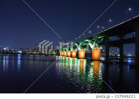 Night city bridge with colorful reflection on river 137049221