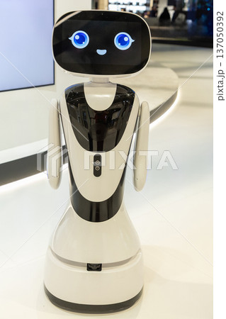 Friendly robot assistant with smiling face design Friendly robot assistant with smiling face design 137050392