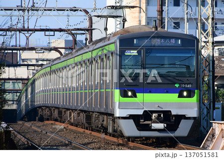 都営新宿線10-300形10-540F 京王線内 都営新宿線10-300形10-540F 京王線内 137051581