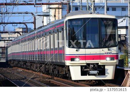 地下トンネルから地上へ上がってきた京王8000系8723F 地下トンネルから地上へ上がってきた京王8000系8723F 137051615