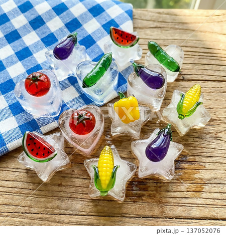夏のテーブルコーディネート 137052076
