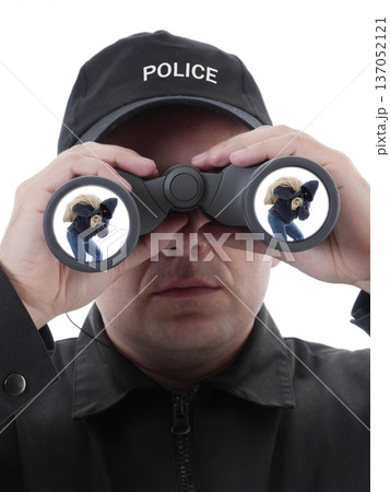 Spotted burglar Spotted burglar 137052121