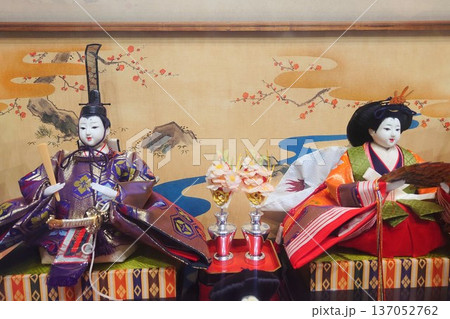 ガラスケース入りひな人形段飾り ガラスケース入りひな人形段飾り 137052762