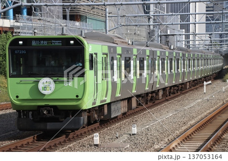 JR東日本山手線E235系0番台(環状運転100周年記念ラッピング列車103系) JR東日本山手線E235系0番台(環状運転100周年記念ラッピング列車103系) 137053164