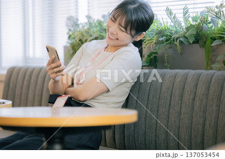 スマホ ソファ リラックス スマホ ソファ リラックス 137053454
