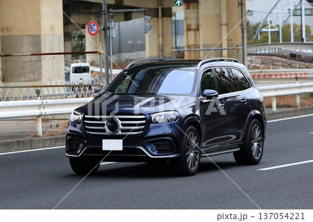 ドイツ製のSUV車両 137054221