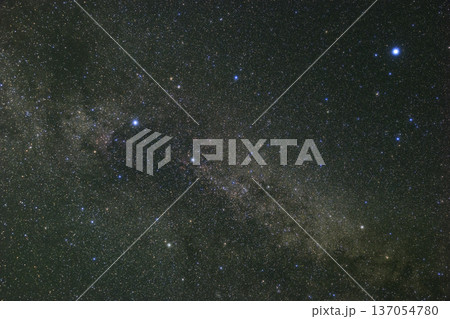 初夏の星空　天の川と白鳥座・こと座 137054780