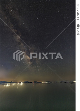初夏の瀬戸内の星景色夏の天の川と星座 初夏の瀬戸内の星景色夏の天の川と星座 137054800