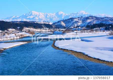 信濃川・越後三山雪景色 信濃川・越後三山雪景色 137056017