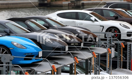 ドイツ製のスポーツカー 137056306