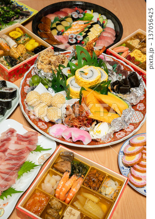正月のごちそう　縦写真 137056425