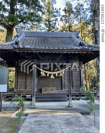 石神神社の拝殿 137061883