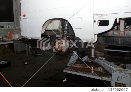 自動車車検点検整備修理工場修理 137062067