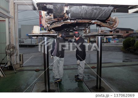 自動車車検点検整備修理工場修理 137062069