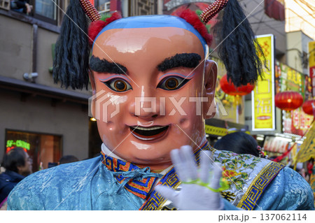 横浜中華街　関帝廟通り　春節祭　祝賀パレードの風景　 137062114