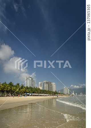 view of my khe beach tourist area in danang vietnam on sunny day 137065305