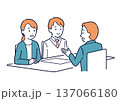 三者面談をする教師と親子のイラスト 137066180